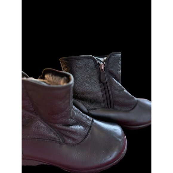 Black Fur Lined Ankle Boots Made In Canada Size 7 - Picture 4 of 16